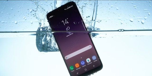 How to save a phone or tablet that fell into water?